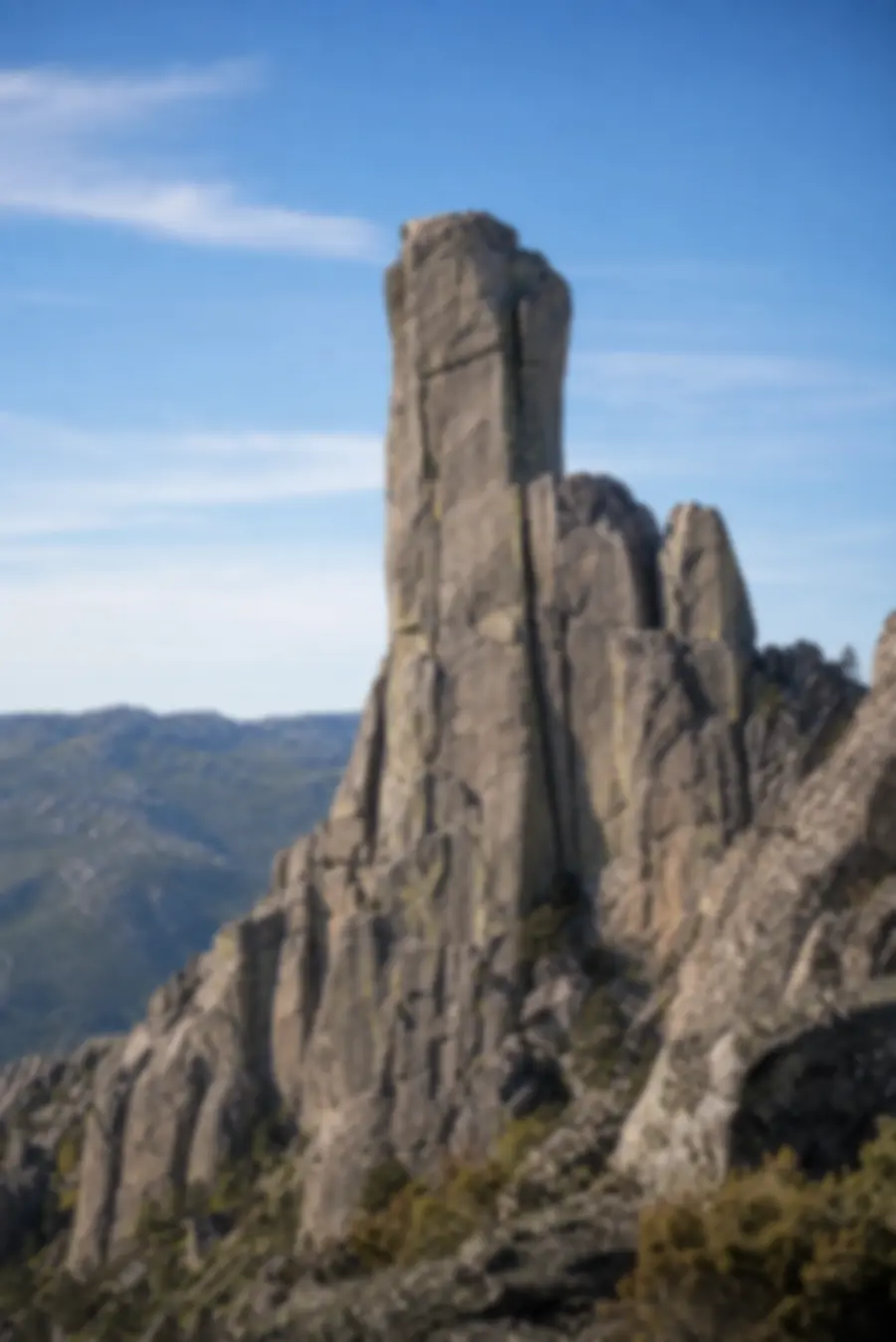 Torreón de granito en Gredos para rutas de escalada